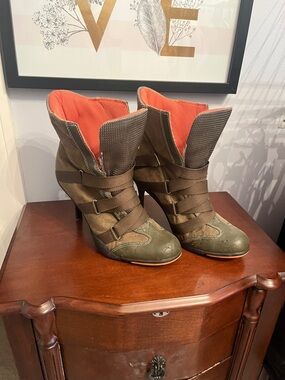 Dollhouse Olive Green Strappy High-Heel Ankle Boots with Orange Lining